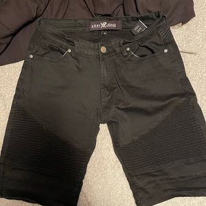 Im selling black xray jeans.